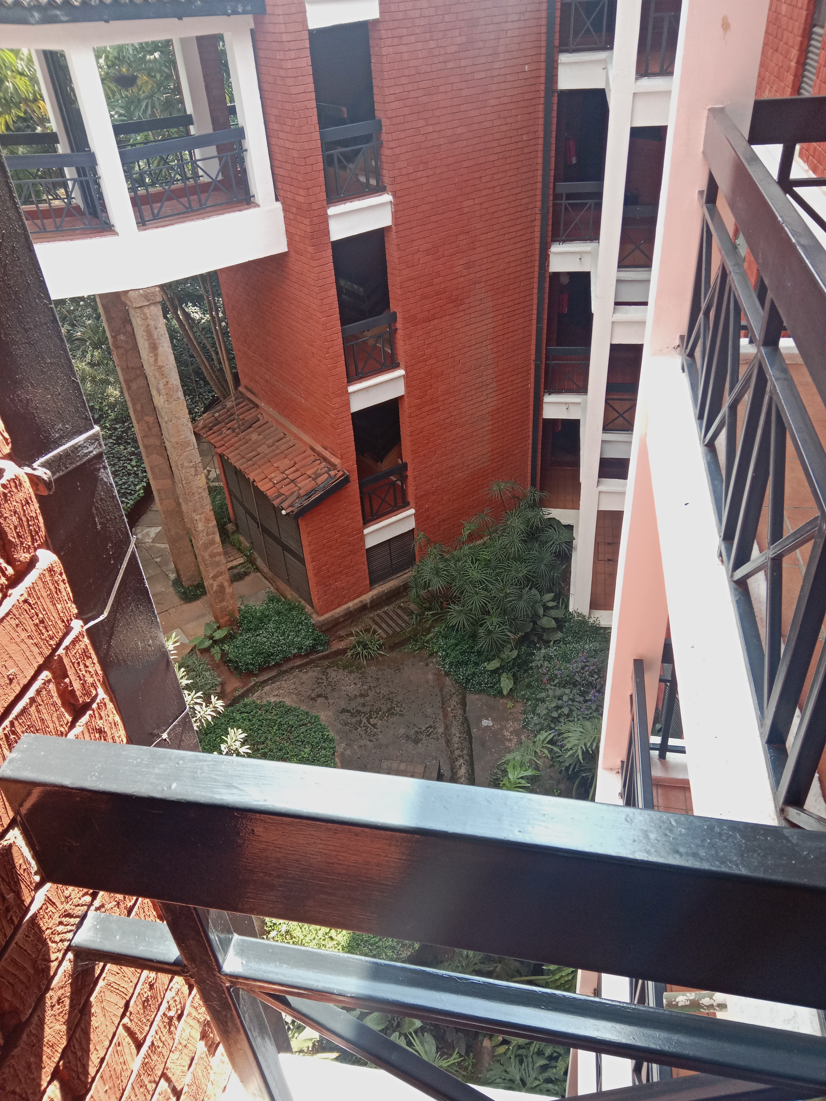 Heri heights, kolobot drive. — Kolobot drive, near Statehouse girls, Arboretum 